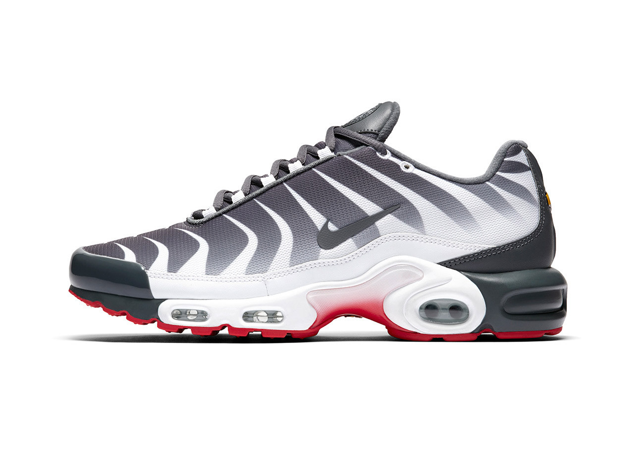 white and black vapormax plus